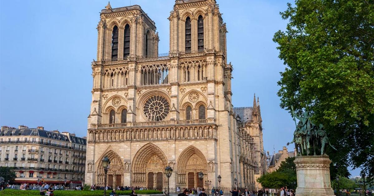 Attempted theft at Notre-Dame Cathedral, Paris.      Source: Mistervlad / Adobe Stock
