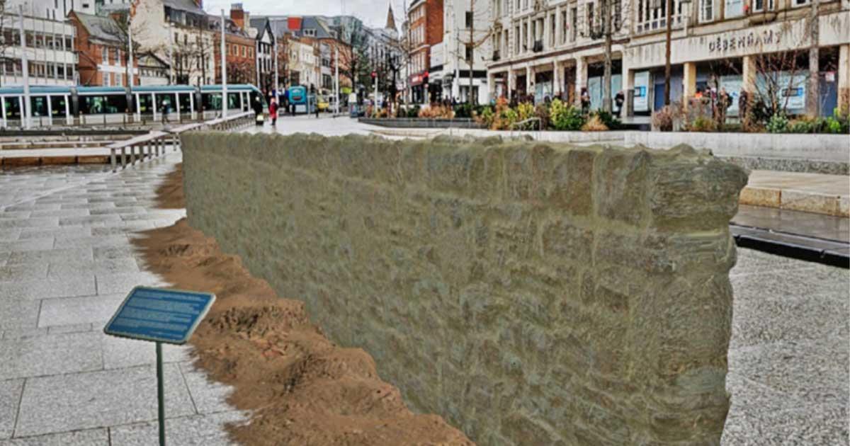 The new Nottingham Market Wall augmented reality Android app, recreated using old maps, creates this ancient breast-high wall that kept the city’s French Normans and non-French Anglo-Saxons separated for nearly 700 years! Source: NTU