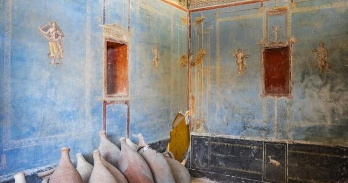 The "Blue Room" sacrarium in Regio IX of Pompeii.
