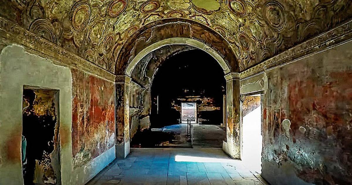 : Men’s entrance to the Stabian Baths, Stabian Baths complex, Pompeii..