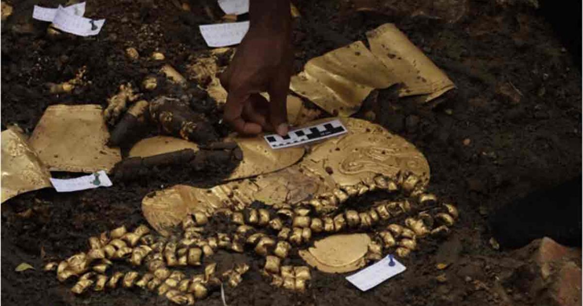 Gold items in situ on the floor of the Coclé lord’s tomb. Source: Panama Ministry of Culture