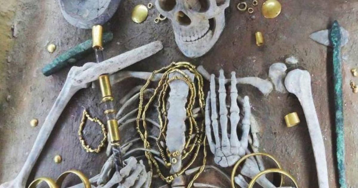 Prehistoric skeleton buried adorned with copper alloy goods. 