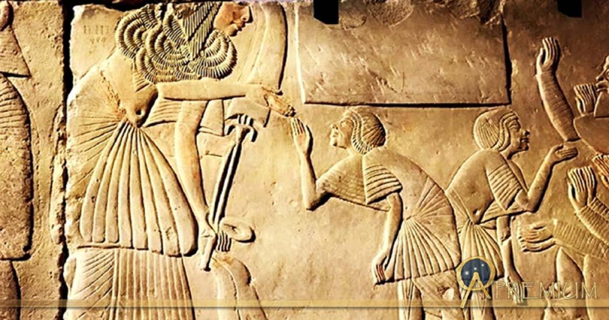 Fragmentary scene, originally from the second courtyard of his Saqqaran tomb, shows Horemheb wearing the Gold of Honor given by Tutankhamun; design by Anand Balaji