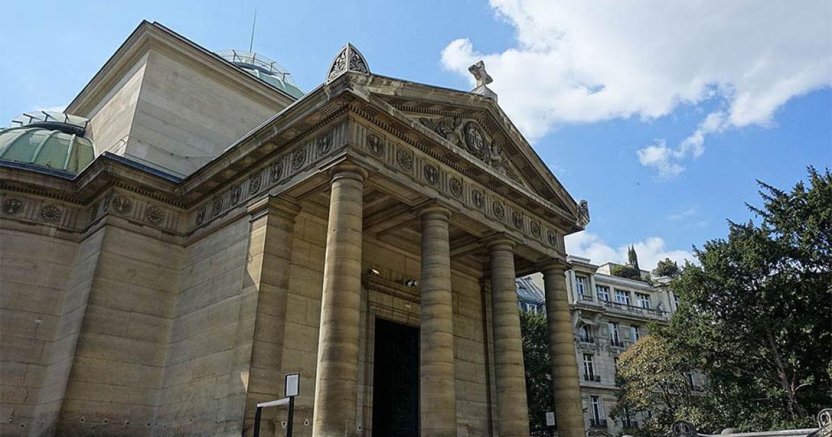 The Chapelle Expiatoire, a chapel in the 8th arrondissement of Paris, where supposed Reign of Terror victims were found in a wall.      Source: Guilhem Vellut from Paris, France / CC BY 2.0