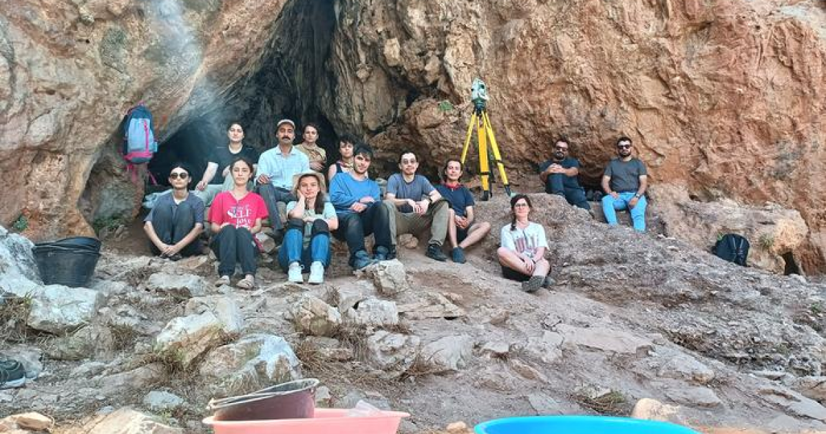 Researchers excavate Üçağızlı II Cave in southern Turkey during the 2024 field season. Artifacts recovered from the cave have provided evidence that Neanderthals and early Homo sapiens may have shared technological traditions and cultural practices for thousands of years.