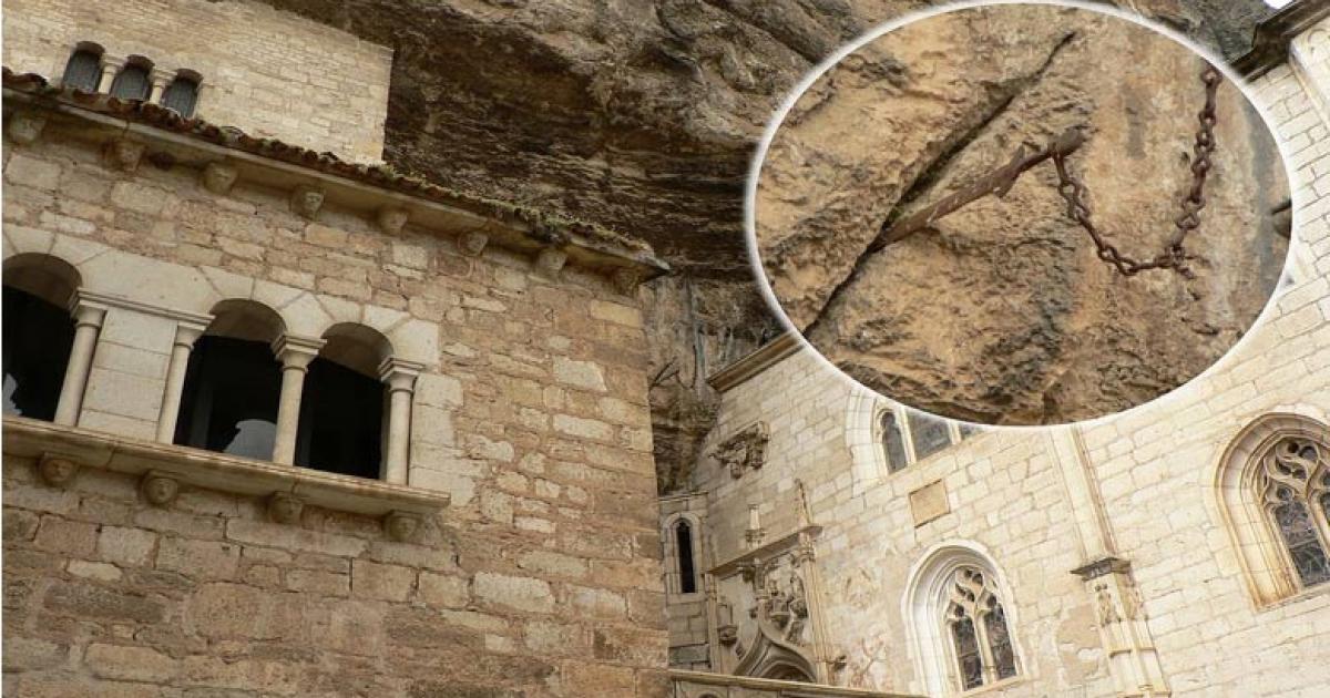 Rocamadour, France, with Durandal in position in the rock, before it vanished.	Source: Patrick Clenet/CC BY-SA 3.0