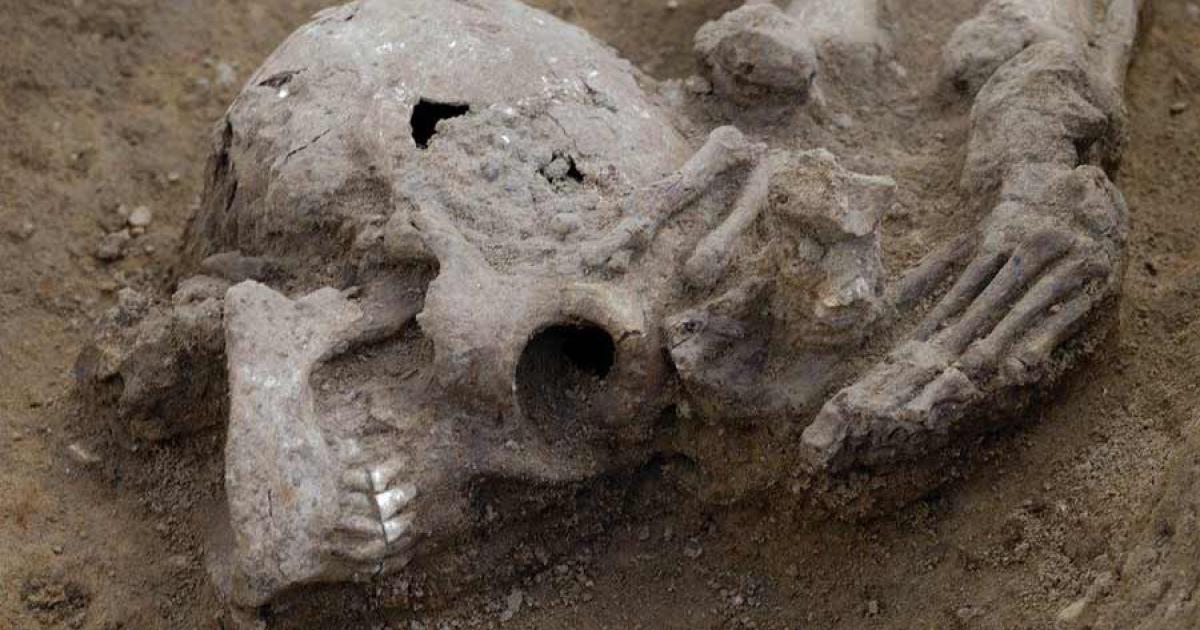 This photo shows one particular body where the head has been lopped off and placed at the feet of the victim found at the Roman burial site, Somersham, UK.  