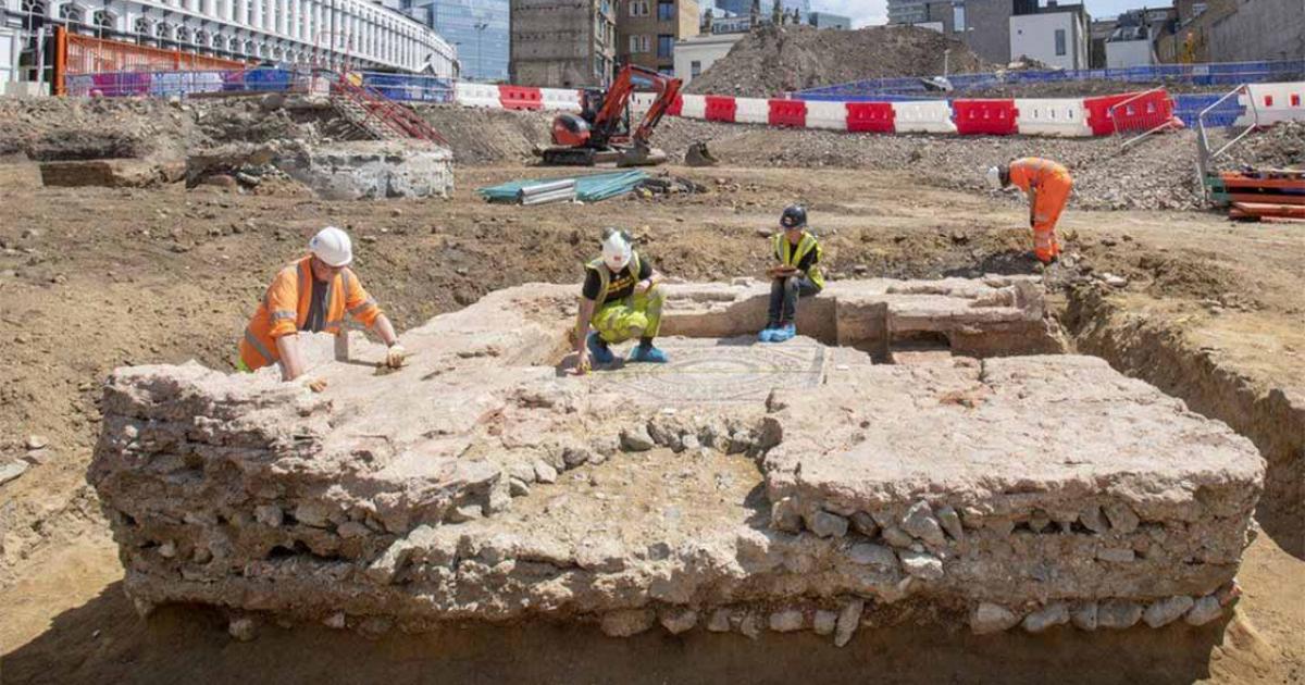 The Roman mausoleum found in London. It features a mosaic surrounded by a raised platform, which archaeologists believe was for burials            Source: MOLA