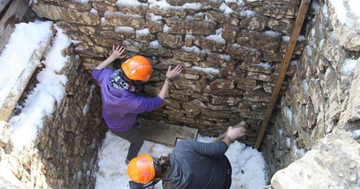 Researchers test their theory by packing the shaft with snow. Image: Peter-Andrew Schwarz