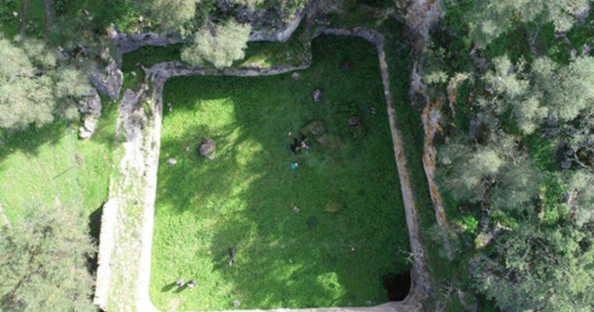 Aerial view photograph of the Great Cistern of Sierra Aznar.