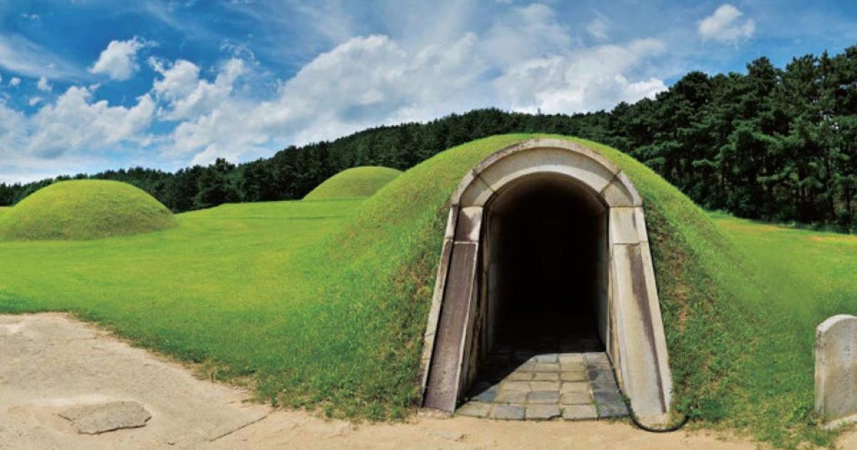 Royal tombs in Neungsan-ri 