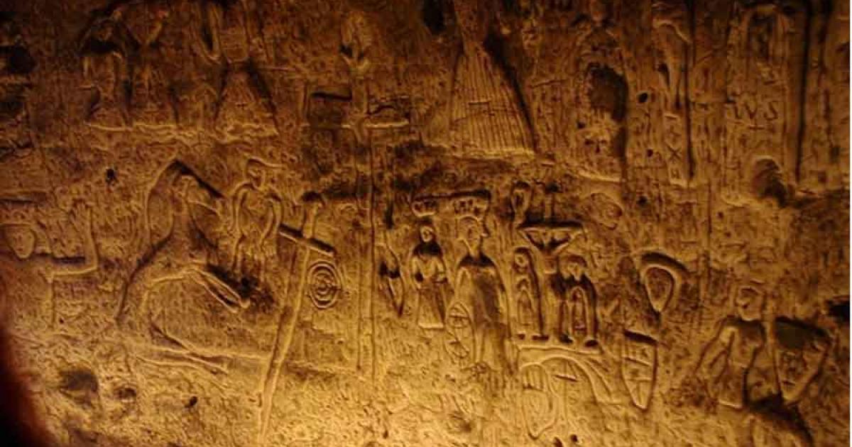 The mysterious and elaborately carved walls of Royston Cave. Source: Sizbut / Flickr
