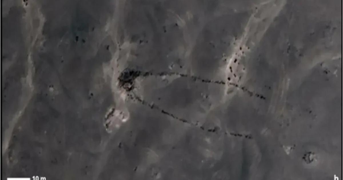 Aerial view of the excavated monument (tumulus, antennae and satellite stone mound).