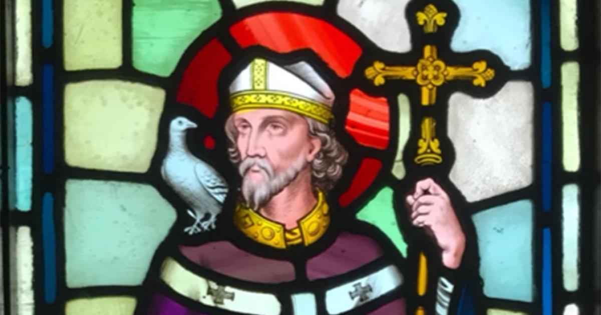 Stained glass depicting Saint David. Source: Hchc2009 / CC BY-SA 4.0.