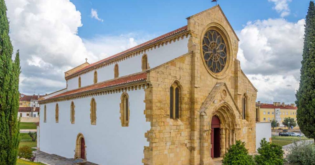 Church of Santa Maria do Olival in Tomar, Portugal. Source: milosk50 / Adobe Stock.