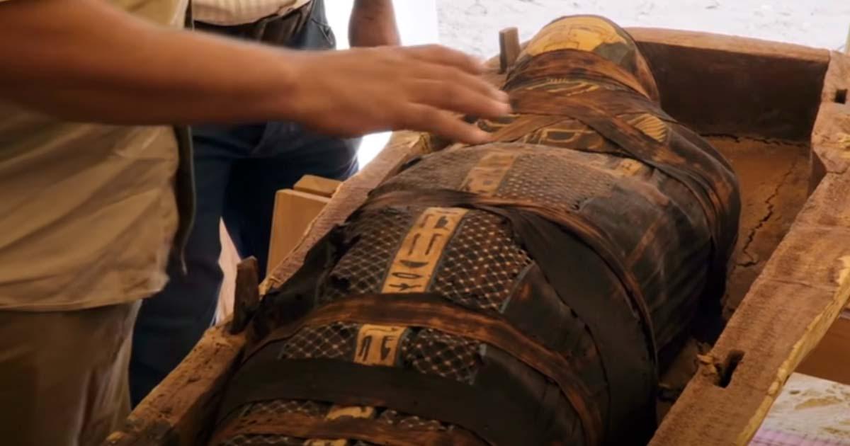 The ancient mummy of a noblewoman. Source: YouTube Screenshot / Smithsonian  Channel.