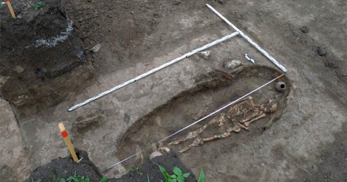 Skeleton of Sarmatian warrior discovered near Krasnodar, Russia.     Source: Russian Highways