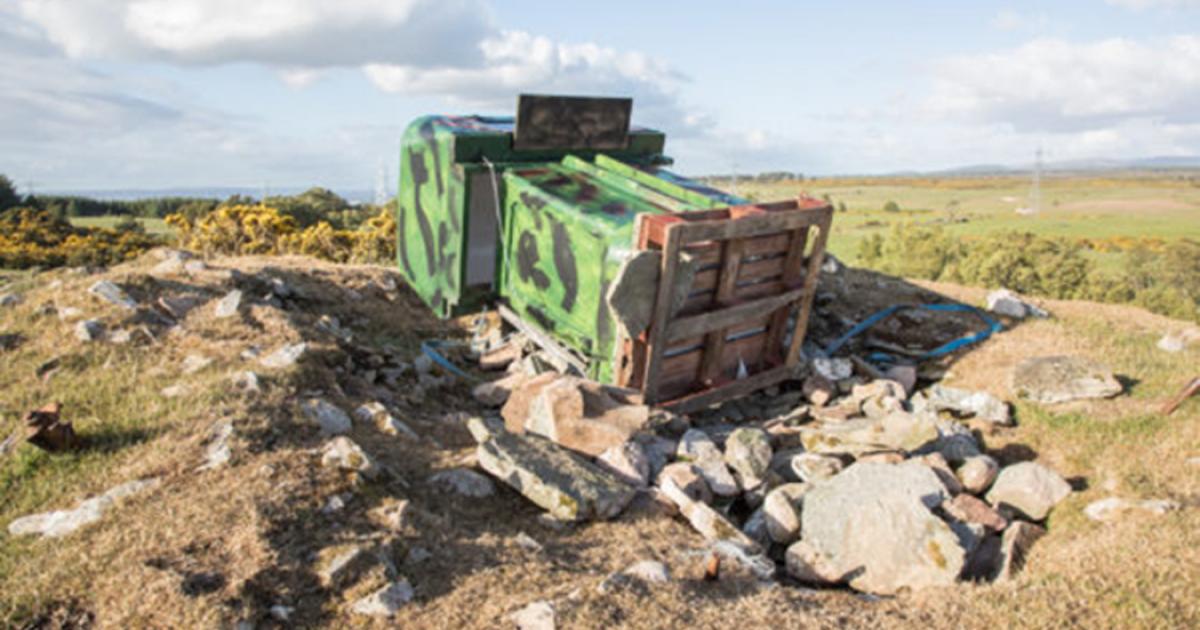 The hide constructed on top of the Neolithic cairn. 