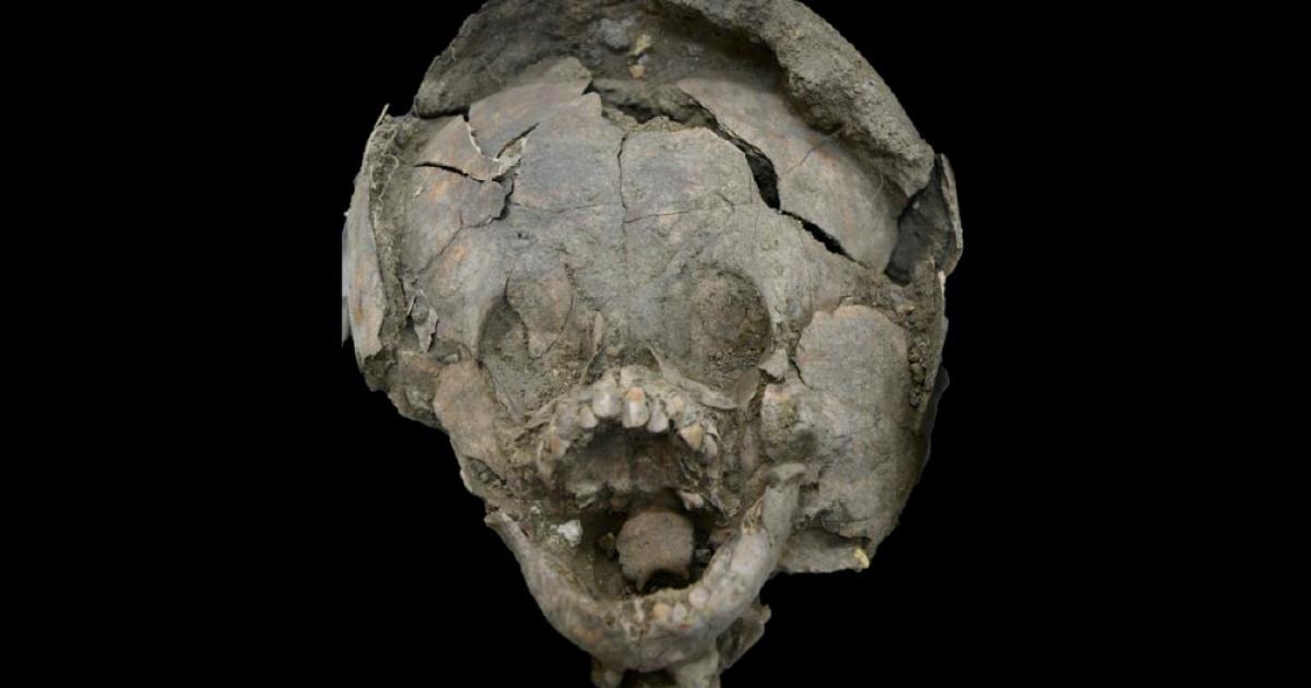 Infant discovered at Salango, Ecuador, with a skull helmet. Source: Twitter.