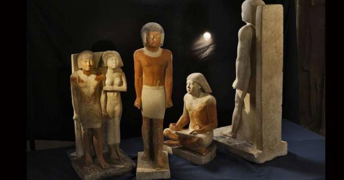: Statues depicting the high dignitary Nefer and his wife (Abusir, Egypt).  Source: Martin Frouz and the Czech Institute of Egyptology, Charles University/Nature