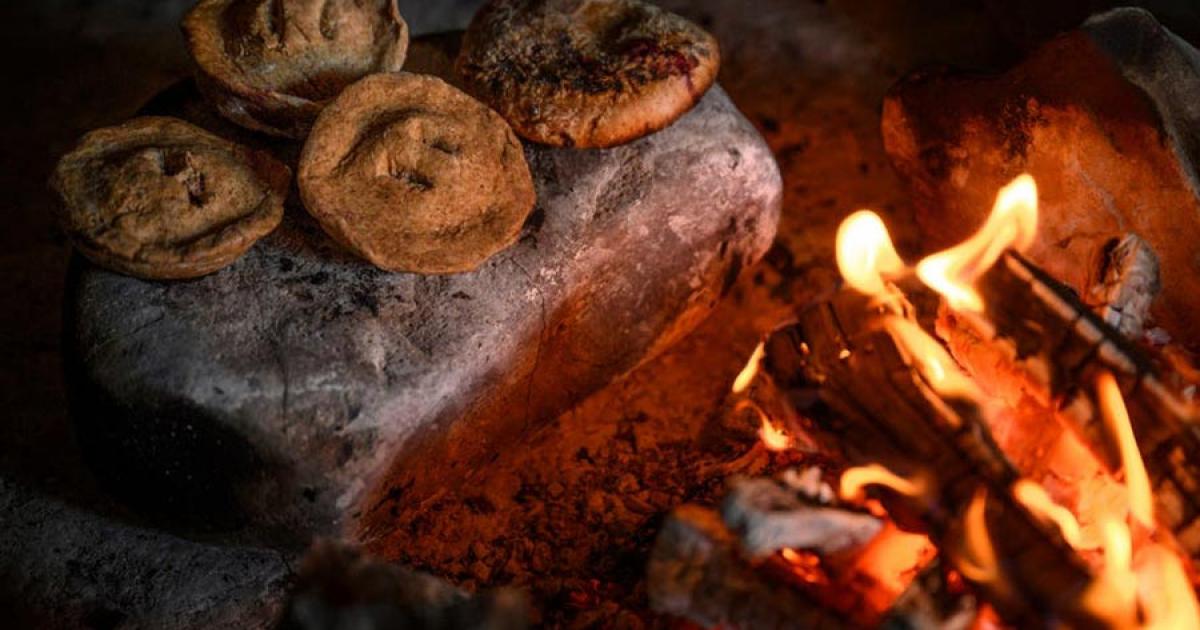 Archaeologists believe that Stonehenge builders ate Neolithic mince pies. 	Source: English Heritage