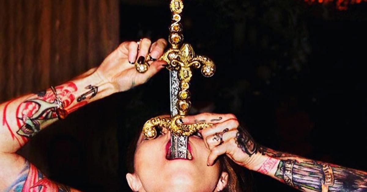  Sword swallowing can be dangerous, which is perhaps part of the appeal. Source: Wanderlustwoman195 / CC BY-SA 4.0.