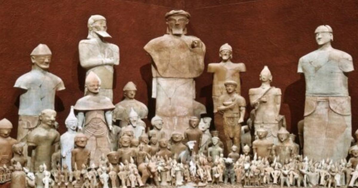 Photograph from one of the Cyprus Exhibitions at Medelhavsmuseet with the terracotta sculptures and the betyl (stone) from Agia Eirini.	