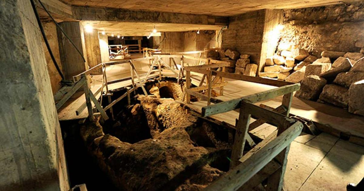 A photo of the interior of the Siebenberg House.