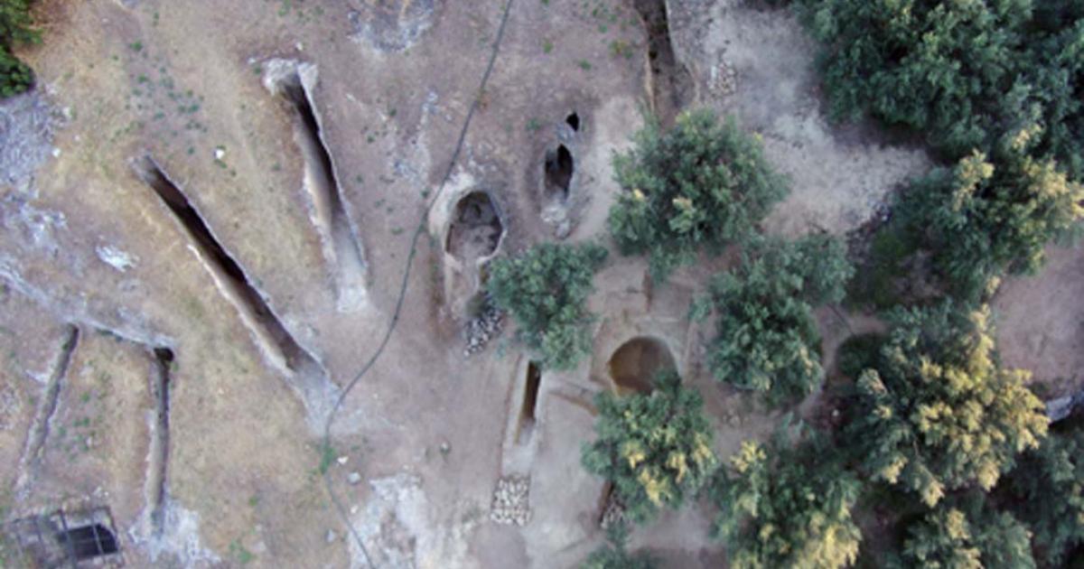 Aerial view of chamber of the two tombs in the eastern part of the Mycenaean cemetery at Aidonia, along with the tombs from the old excavation. Source: Ephorate of Antiquities of Corinth