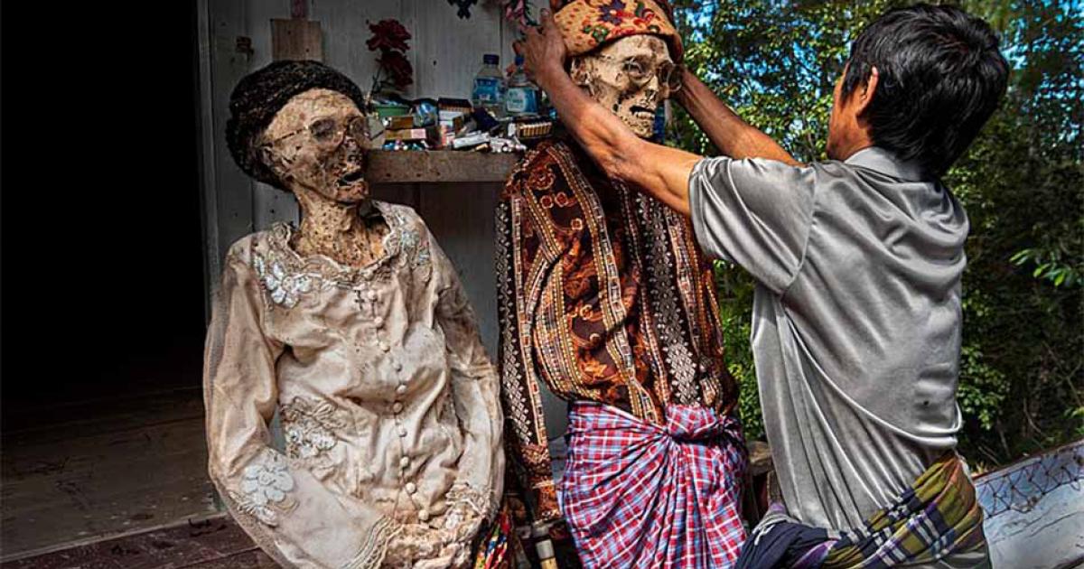 Living with the Dead: Corpses Dressed Up in Indonesian Tradition (Video)