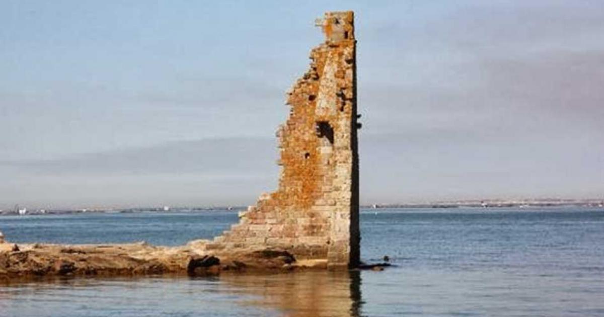 A Tower for Power Reduced to Ruins: The Forgotten Story of Torre San Sadurniño