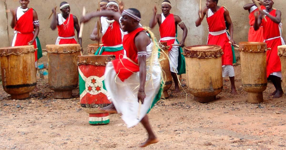 Traditional Burundian drummers perform at a public event in Burundi's capital, Bujumbura (Andreas31 / CC by SA 3.0)