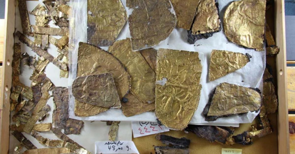 Fragments from a tomb: 100 entire embossed gold applications were ultimately assembled.