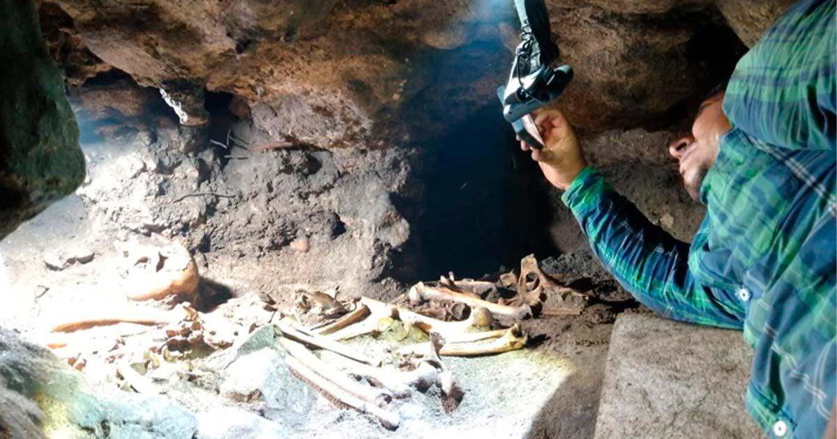 Inside the cave system where the burials have been found at Tulum site.	Source: Promeza research project, Tulum. Jerónimo Aviles Olguin/INAH