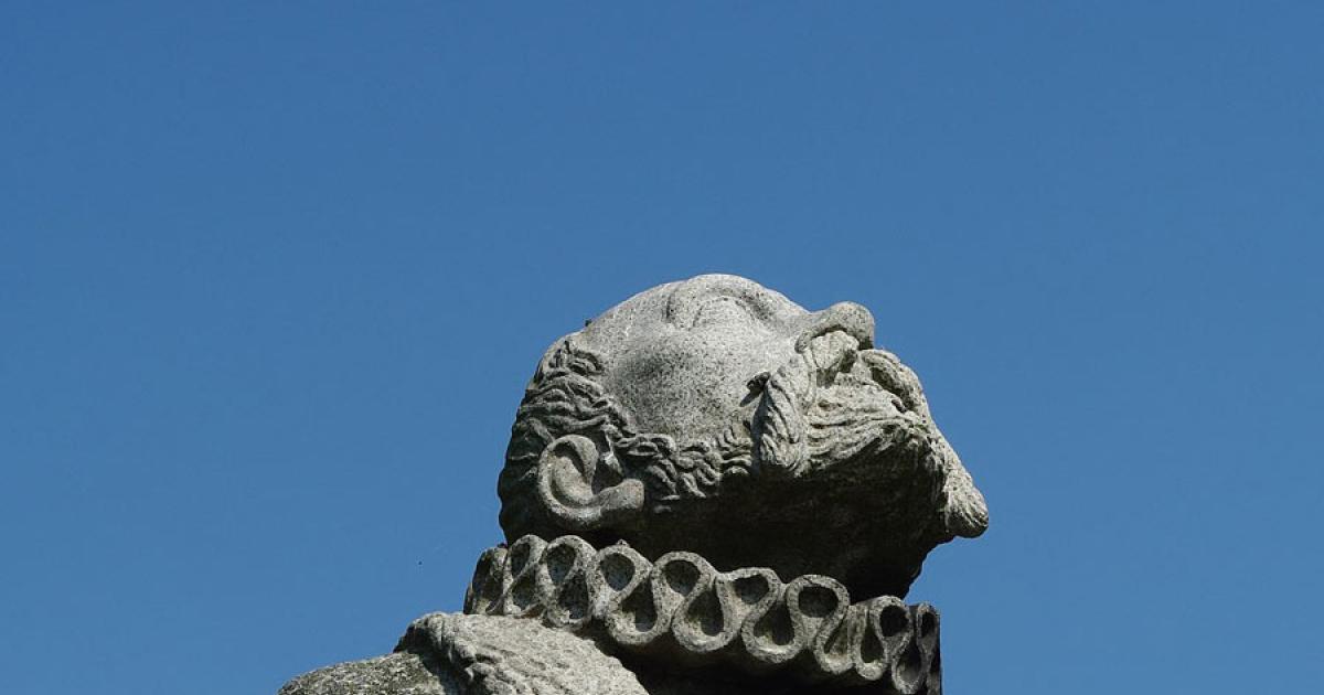 Statue of Tycho Brahe, characteristically looking up. Source: Sven Rosborn / CC BY-SA 3.0.