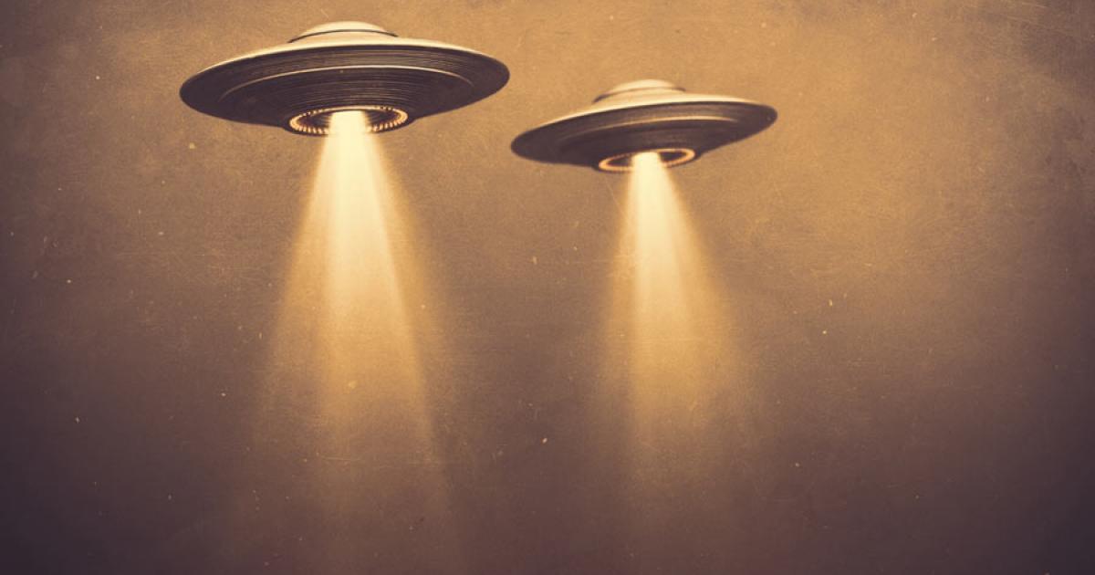 The Oppenheimer-Einstein report claims that alien UFOs on our planet is a fact known to the military. Source: ktsdesign / Adobe Stock