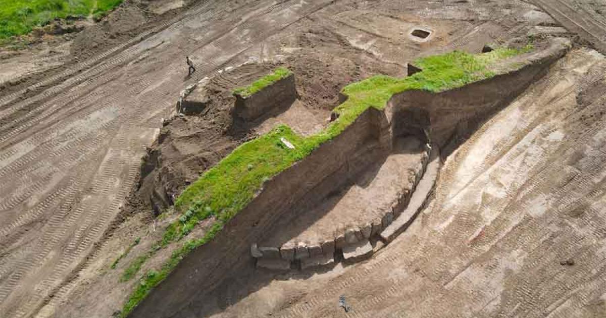 Ukrainian Burial Mound Dig Reveals 5,500-Year-Old Stonehenge-like Structure