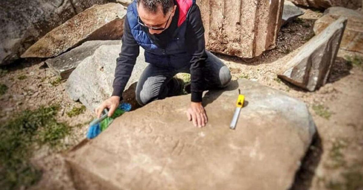 One of the four Umayyad inscriptions recently discovered at the ancient city of Knidos in southwestern Turkey.		Source: DHA