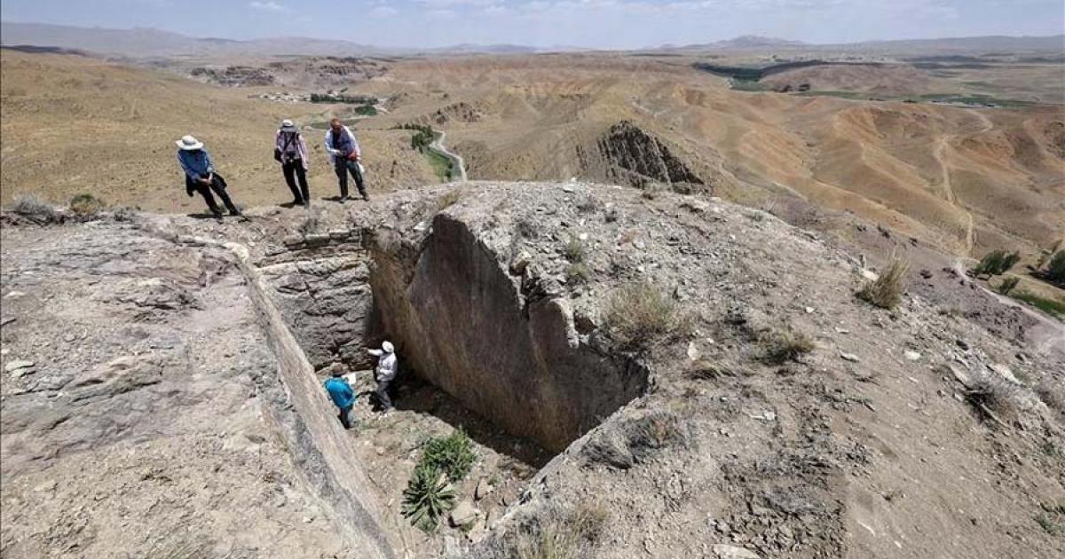The outlines of the 2,800-year-old Urartian castle, the most recent discovery of its kind, found in eastern Turkey recently.                    Source: Anadolu Agency
