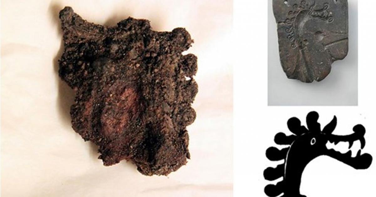 The dragon's head on the piece of metal fits into the mold found in 1870. Photo: Antje Wendt/Historiska museet.