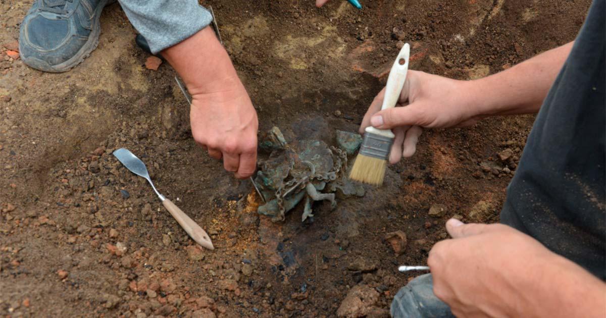 The moment of the discovery of the wind chime in Viminacium.  Source: Ilija Danković, Archaeological Institute