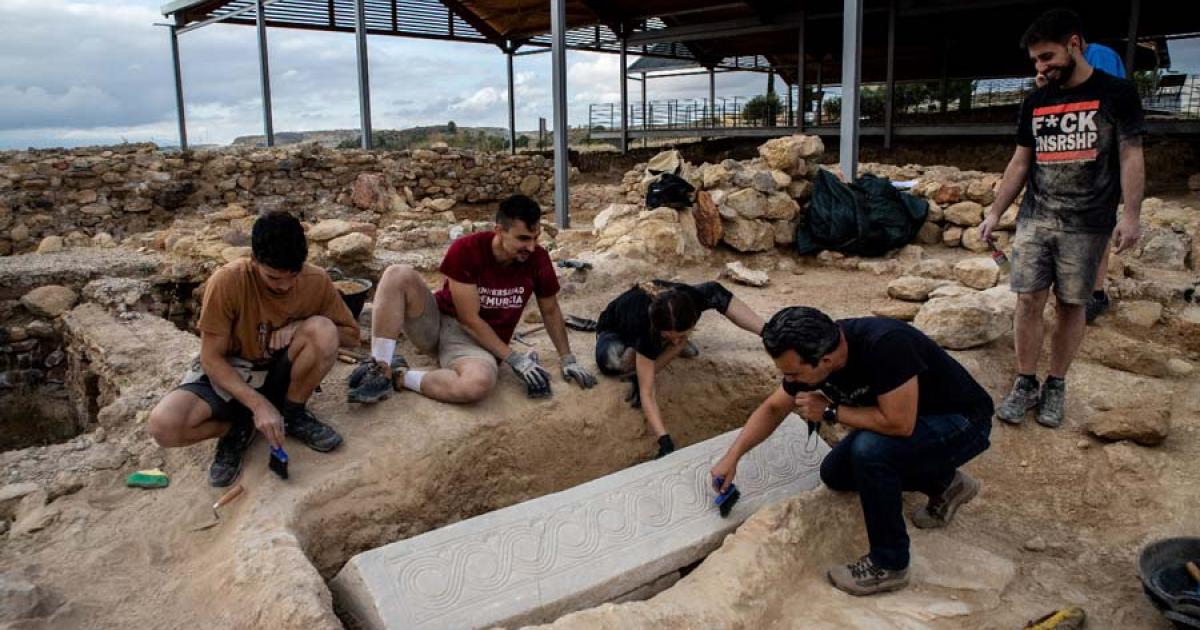 The discovery of the Visigoth sarcophagus in an abandoned Roman villa in the Murcia region of Spain.       
