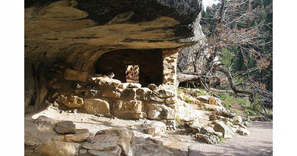Walnut Canyon: Home of the Pre-Columbian Sinagua People