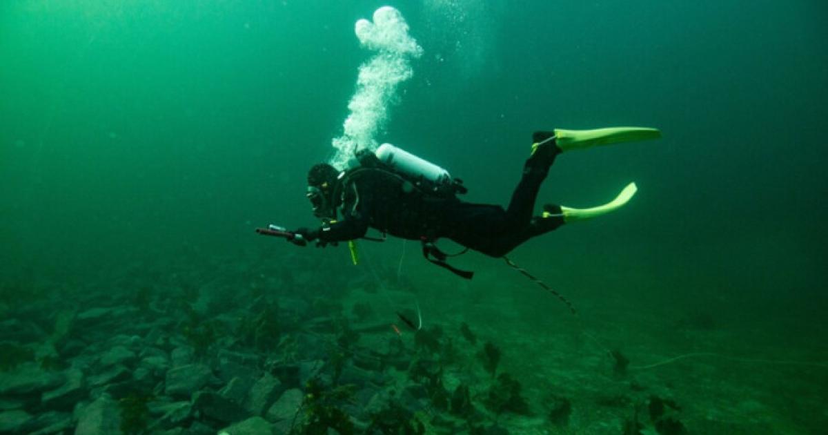 Marine archaeologist Christopher F. Kvæstad documents the stone belt in Grindasundet, Norway