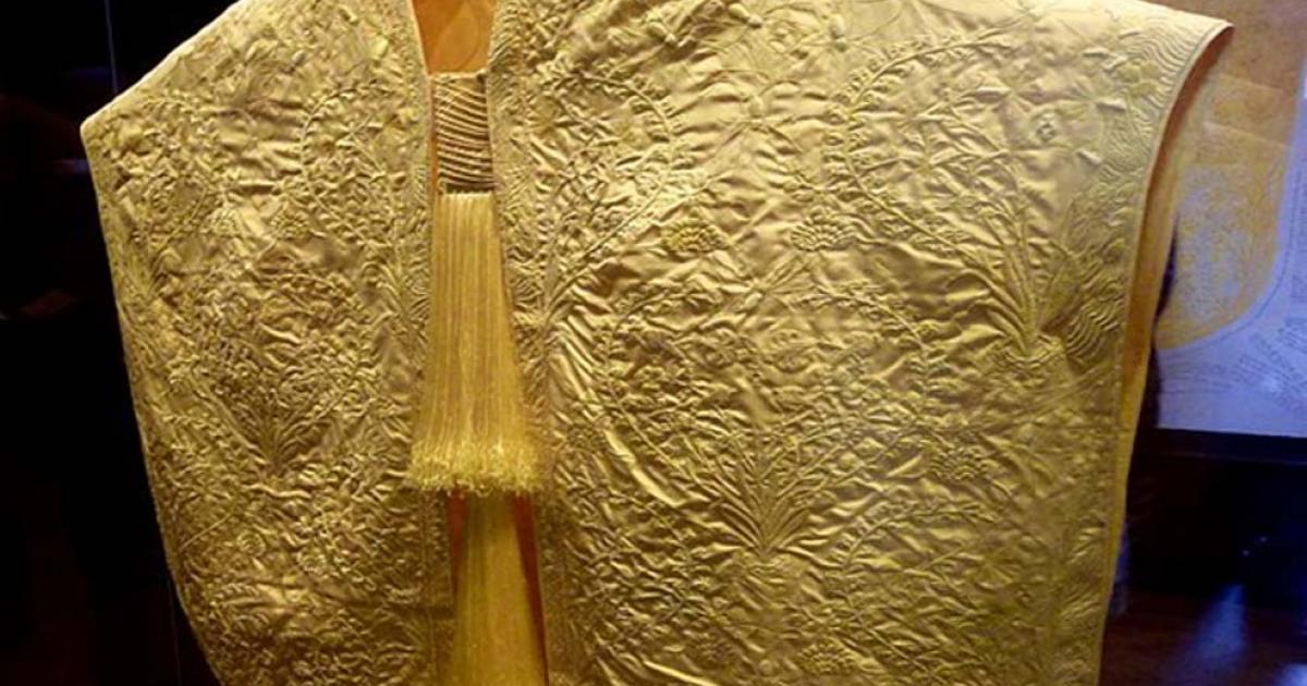 Rarest Cloth World’s Rarest Textile is Made From the Silk of One Million Spiders ...