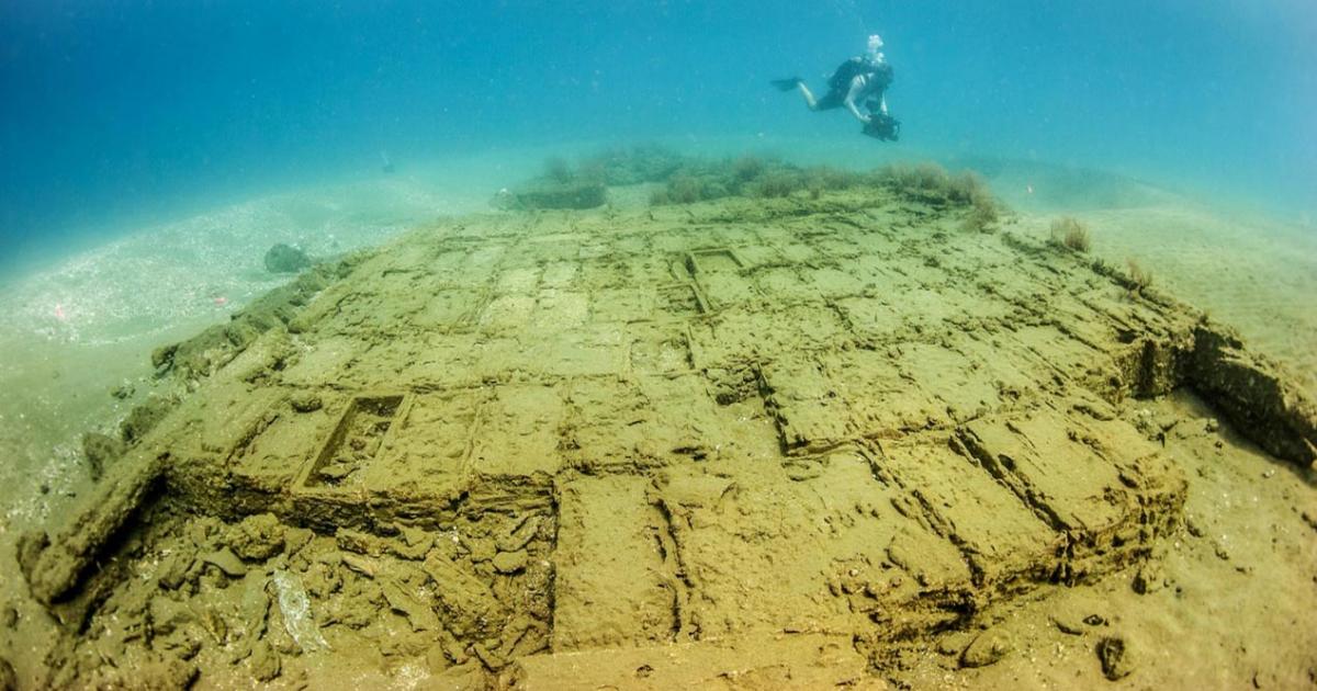 A diver inspects wooden crates on a 17th-century Spanish shipwreck discovered off Panama. 