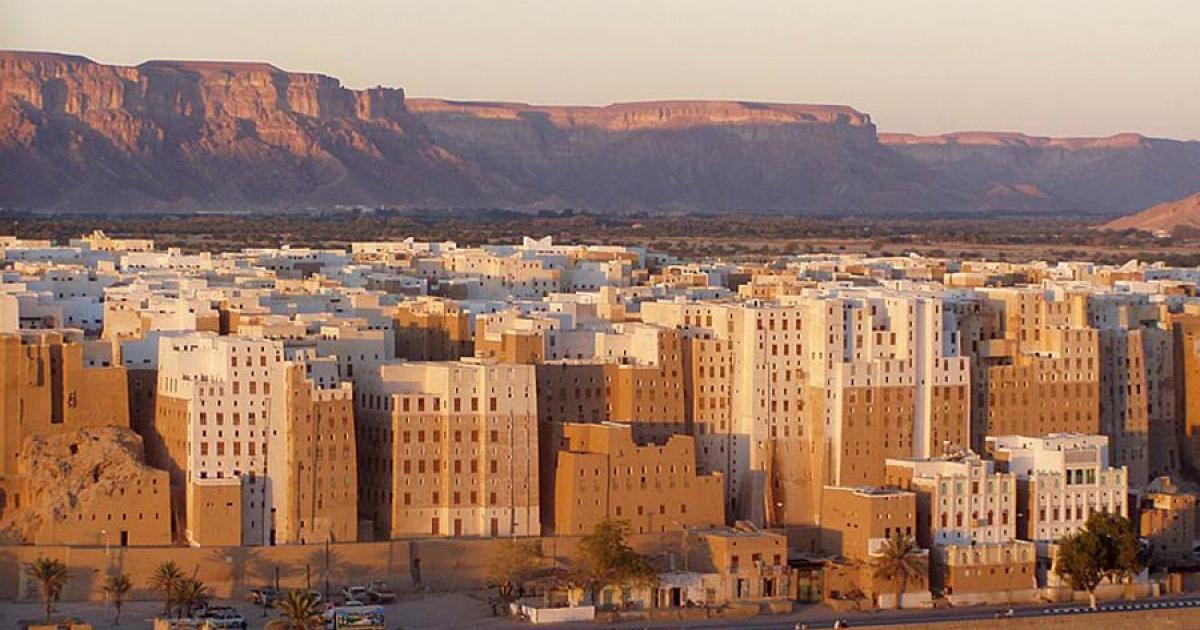 A view of Shibam’s mudbrick skyscrapers for which Yemen’s ancient mudbrick structures have earned the moniker “the Manhattans of the Desert.” Source: Jialiang Gao / CC BY-SA 3.0