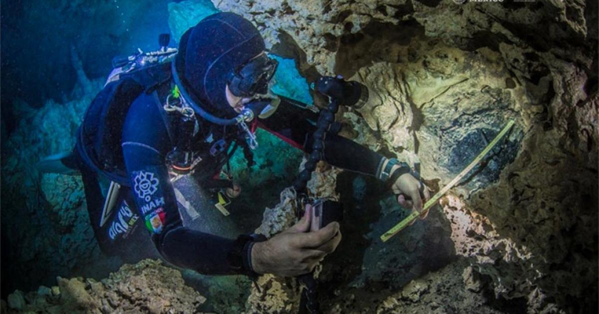Octavio del Rio recording one of the bonfires in the Yucatan cenote, Aktun Ha. 	Source: Krzysztof Starnawski / INAH