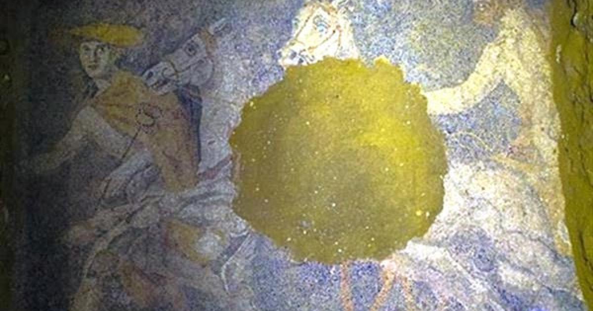 Mosaic depicting god Hermes riding chariot revealed in Amphipolis Tomb