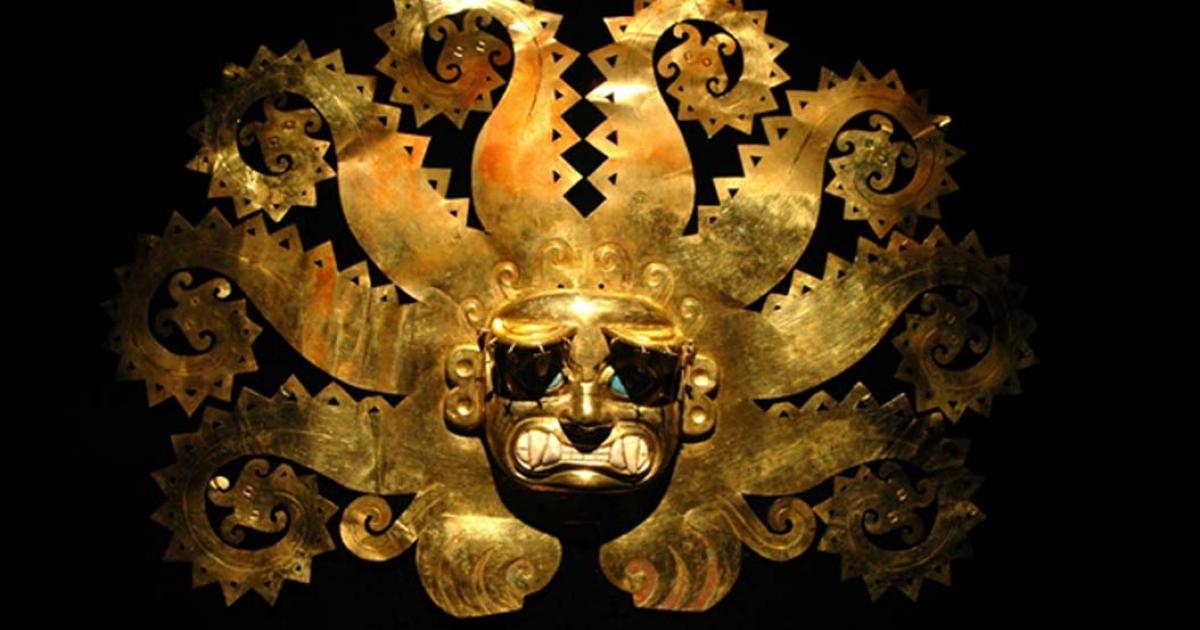 Ancient Peruvian mask made of gold (Carlos Santa Maria / Adobe Stock)